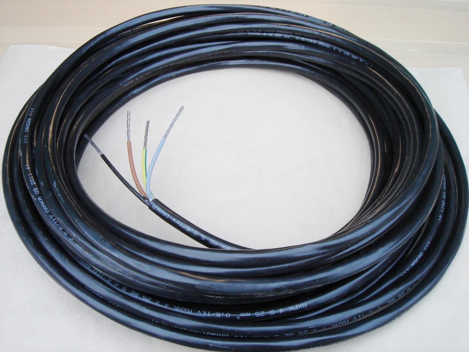 Алюминиевый земляной кабель 4x25 мм² - 2€/м, AXPK 4G25мм2, Draka .