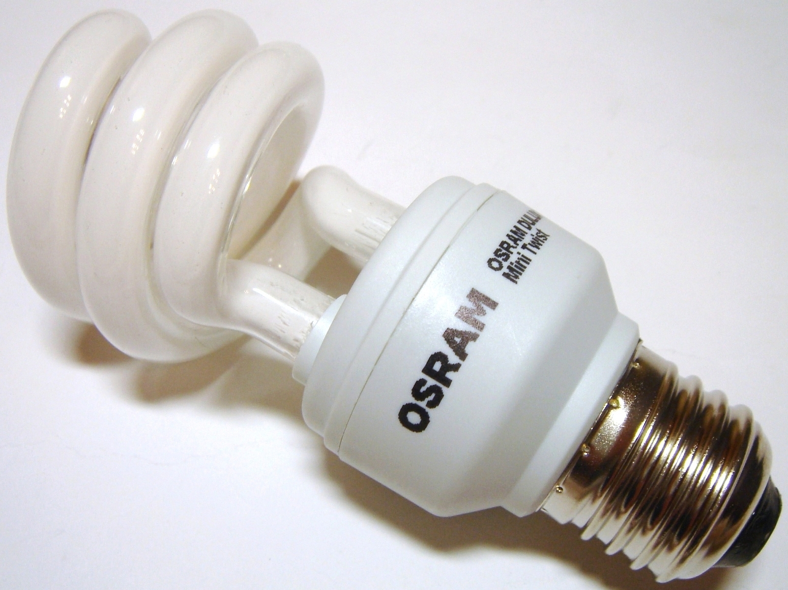 Экономичные лампы. Энергосберегающие лампочки 15w эквивалент. Лампа энергосберегающая е27 15w (заявка 122-1053). Лампы энергосберегающие с цоколем е27. Энергосберегающие лампы 15w.