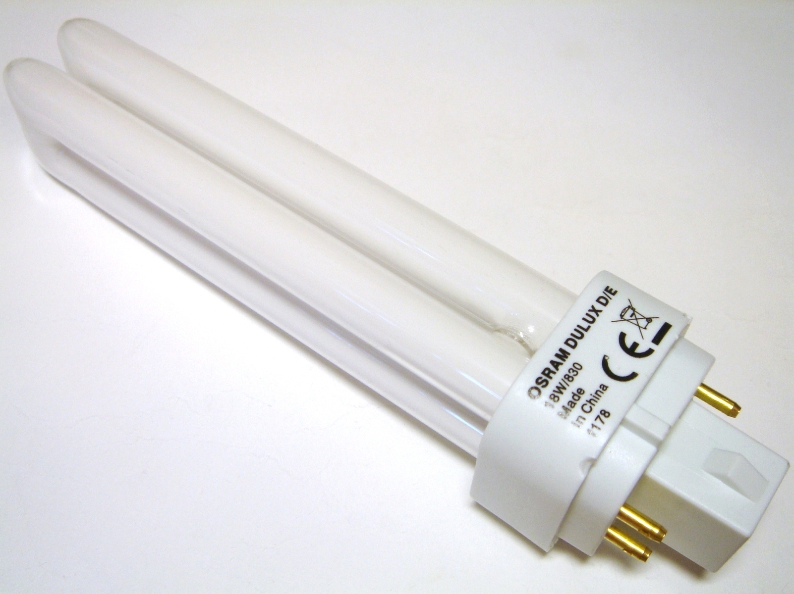 Компактная-люминесцентная лампа 18 Вт - 1,6€, Osram Dulux D/E, 18W/830 .