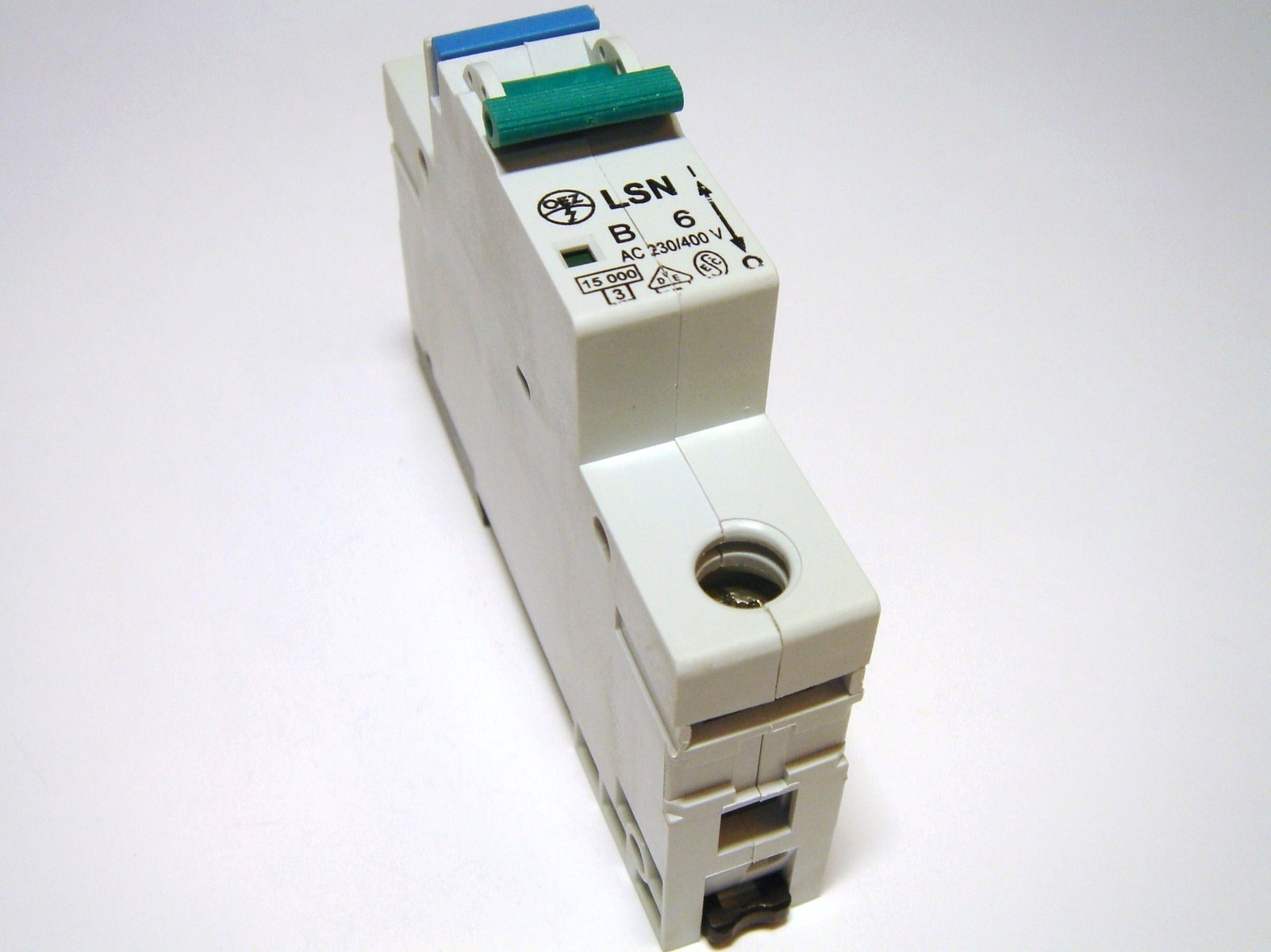 Автоматический выключатель LSN 6c/2. Выключатель автоматический Oez LSN c1 1a однофазный. Выключатель автоматический g101c06. Автомат двухполюсный 4а d LSN Oez.