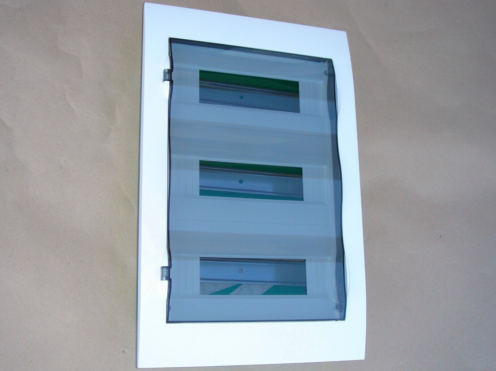 Щиты Schneider Electric щит распределительный встраиваемый Schneider Electric easy9 36