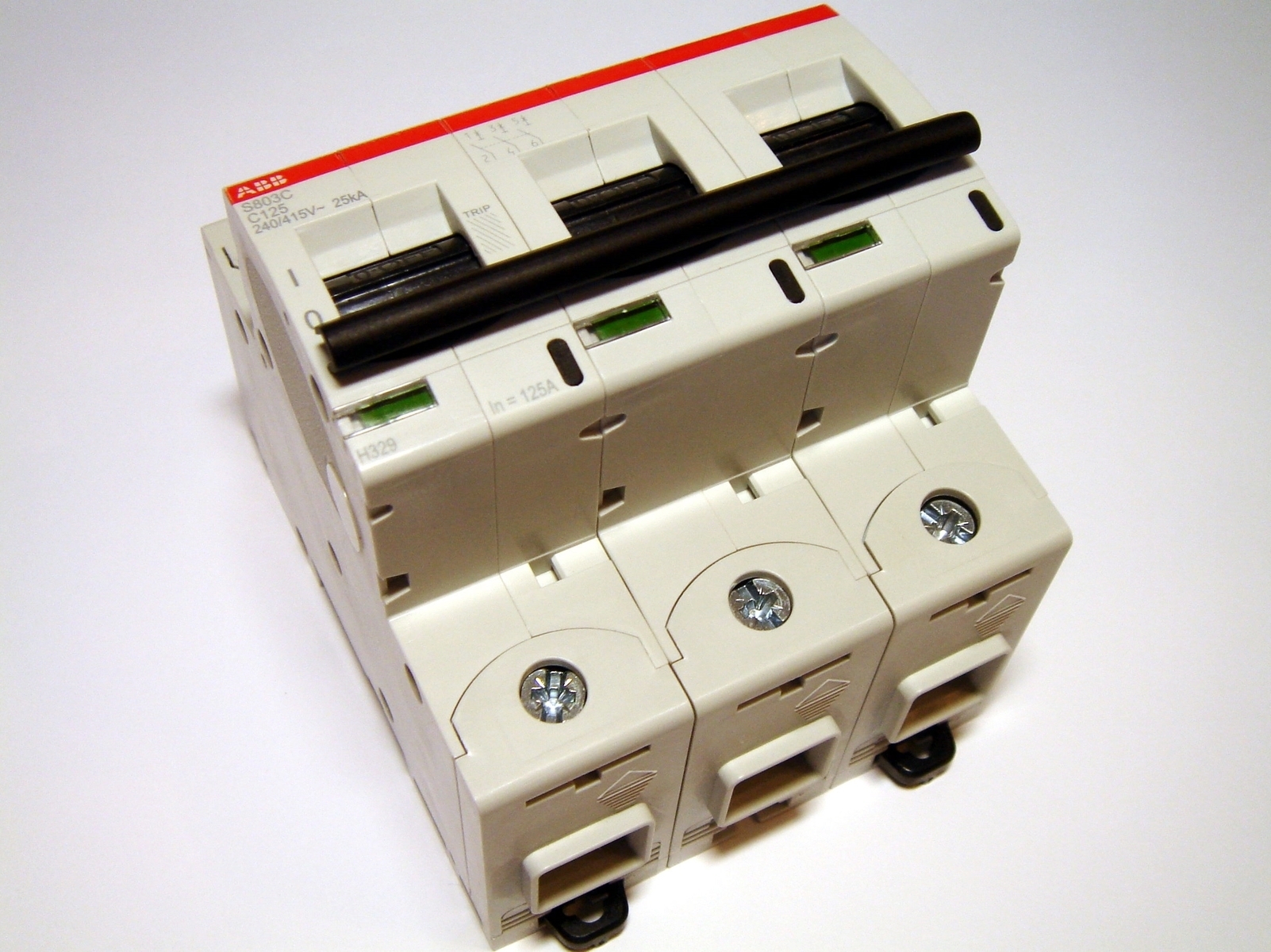 Прошитый автомат. ABB s803c. ABB s803 125. S803c125. Автоматический выключатель 3фазовый ABB.