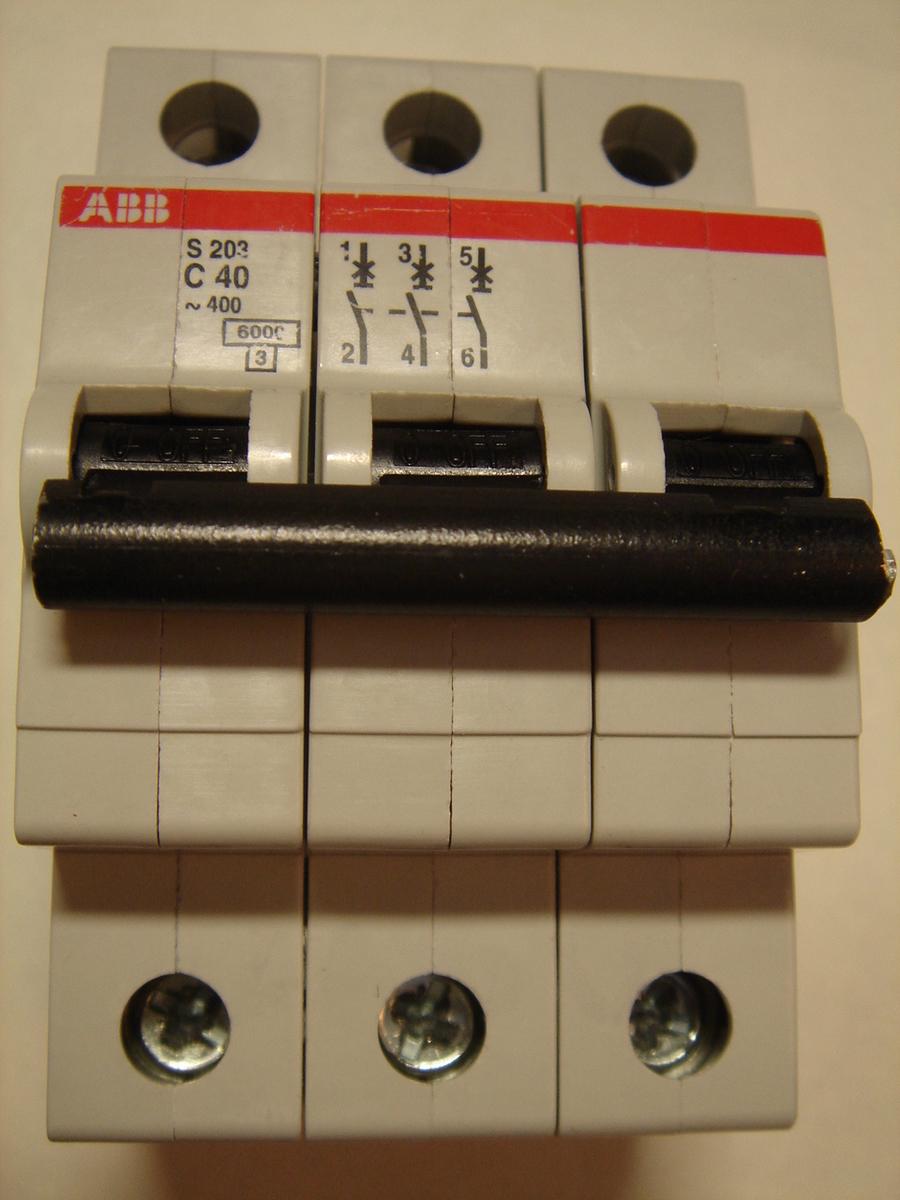 C40 автоматический выключатель. ABB автоматы c40. Выключатель автоматический ABB s203 с 40. Автомат АВВ с40 s233 3-х фазный. ABB s203 25а.