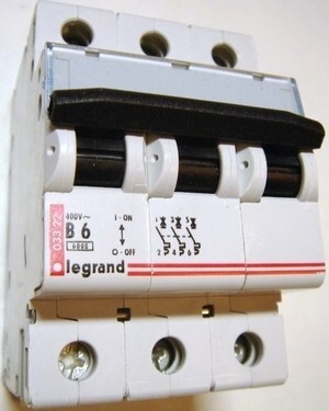 Moodulkaitselüliti 3-faasiline B 6A, Legrand, 03322
Moodulkaitselüliti 3-faasiline B 6A, Legrand, 03322
