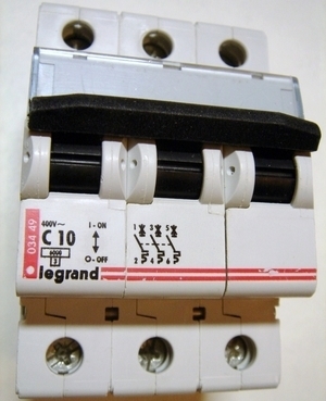 
	Модульный автоматический выключатель 3-фазный C 10A, Legrand, 03449 
