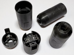Pirnipesa must, sokkel E14
Pirnipesa must, sokkel E14