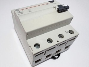 Rikkevoolukaitse 3-faasiline 63 A, 100mA(0,1A) , General Electric, BPC463/100, 606218
Rikkevoolukaitse 3-faasiline 63 A, 100mA(0,1A) , General Electric, BPC463/100, 606218