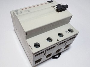 Rikkevoolukaitse 3-faasiline 40 A, 100mA(0,1A) , General Electric, BPA440/100, 606169
Rikkevoolukaitse 3-faasiline 40 A, 100mA(0,1A) , General Electric, BPA440/100, 606169