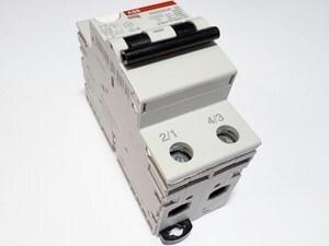 Rikkevoolukaitse koos kaitselülitiga 1-faasiline Bk 16A, 30mA(0,03A), DS202CRMBk16/A30, ABB, 2CSR772140R1162
Rikkevoolukaitse koos kaitselülitiga 1-faasiline Bk 16A, 30mA(0,03A), DS202CRMBk16/A30, ABB, 2CSR772140R1162