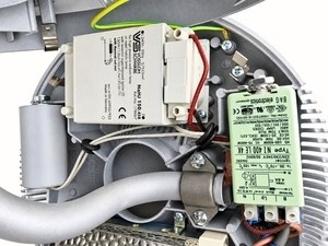  
	Süüteseade, ballast 150W (Vossloh Schwabe, NaHJ150.458) + süütur (B.A.G Electronics, NI400LE4K) + kondensaator 
