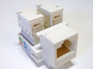  
	Компьютерное гнездо RJ45 
