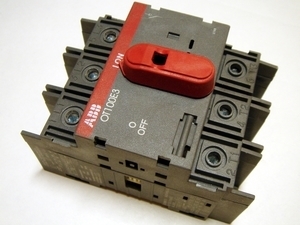  
	Модульный поворотный выключатель 3-фазный 115A, OT100E3, ABB, 1SCA022398R4400 

