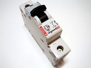  
	Модульный автоматический выключатель 1-фазный, C 10A, Legrand, 03384 
