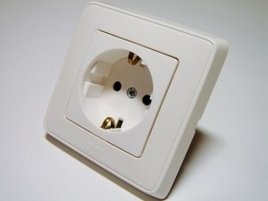  
	Розетка скрытой установки Legrand (серия - Cariva), 773621 
