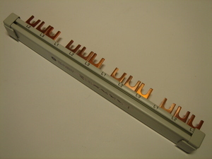 
	Куплю токопроводящие шины штырьевые в изоляции (расчёски) 3-фазные 12 модулей 
