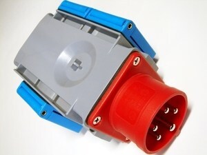  
	Куплю переходники с силовой вилки ~400В, 16A на три розетки ~230V, 16A 
