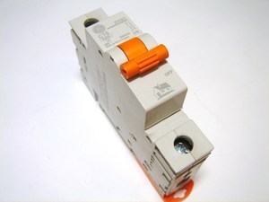 
	Модульный автоматический выключатель 1-фазный C 10A, General Electric, 690554, DG61C10 

