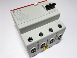  
	Aвтомат тока утечки 3-фазный 25 A, 30мA(0,03A), ABB, FH204 AC-25/0,03, 2CSF204004R1250 
