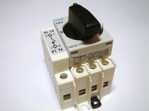  
	Модульный поворотный выключатель 3-фазный 40A, HA402, Hager, 311402 
