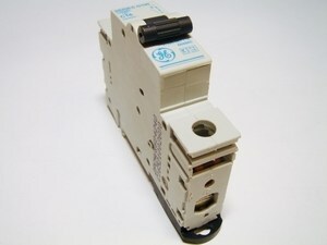  
	Модульный автоматический выключатель 1-фазный C 16A, General Electric, 668667, G60C16 
