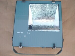  
	Ostan prozektoreid 250 W. 
