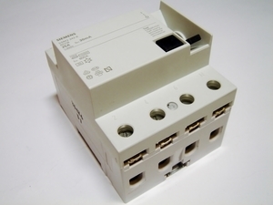  
	Aвтомат тока утечки 3-фазный 25 A, 30мA(0,03A), Siemens, 5SM3 342-6 
