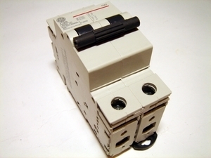  
	Модульные автоматические выключатели 2-фазные, C 20A, General Electric, G62C20, 674638 
