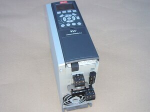  
	Частотный преобразователь Danfoss VLT FC-302, 3-фазный, 0,75кВт, 400В, 2,4А, FC-302PK75T5E20H1 
