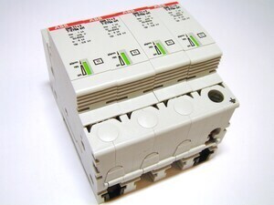  
	Молниезащитный ограничитель перенапряжения тип 1+2, OVR T1+2 4L 7-275s P, ABB, 2CTB815101R4100 
