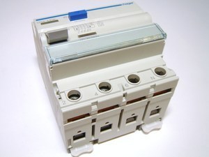 
	Aвтомат тока утечки 3-фазный 40 A, 30мA(0,03A), Hager, CDA440K, 161575 
