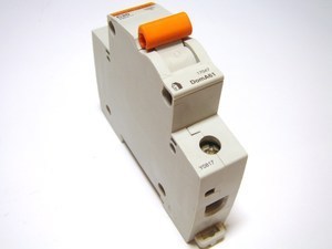  
	Модульный автоматический выключатель 1-фазный, C 20A, Merlin Gerin, DomA61C20, 17047 
