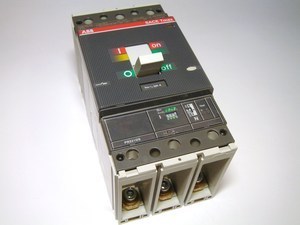  
	Автоматический выключатель 3-фазный, 320A, ABB, SACE Tmax T4N320, 1SDA054118R1 

