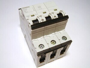  
	Moodulkaitselüliti 3-faasiline C 6A, Siemens, 5SY6306-7 
