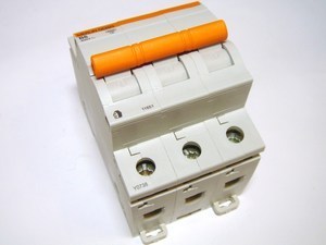  
	Модульный автоматический выключатель 3-фазный B 6A, Merlin Gerin, Domae, 11651 
