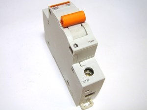  
	Модульный автоматический выключатель 1-фазный, B 20A, Merlin Gerin, 11365 
