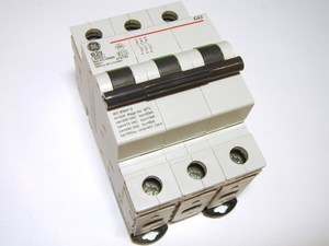  
	Модульный автоматический выключатель 3-фазный, B 20A, General Electric, G63B20, 674730 
