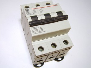  
	Модульный автоматический выключатель 3-фазный, B 63A, General Electric, G63B63, 674735 
