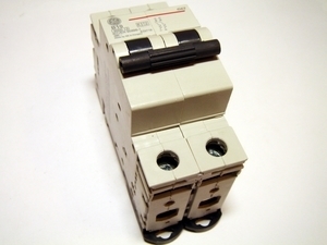  
	Модульный автоматический выключатель 2-фазный B 10A, General Electric, G62B10, 674716 

