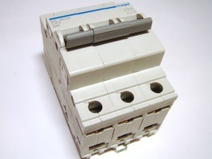  
	Модульный автоматический выключатель 3-фазный, B 63A, Hager, MB363A, 432739 
