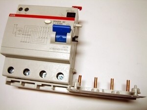  
	Блок дифференциального тока 4-х полюсный, 30мA(0,03A), ABB, DDA204 AC-63/0,03, 2CSB204001R1630 
