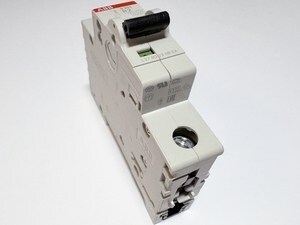  
	Модульный автоматический выключатель 1-фазный B 2A, ABB, S201-B2, 2CDS251001R0025 
