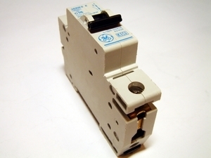  
	Модульный автоматический выключатель 1-фазный, B 32A, General Electric, 621309 
