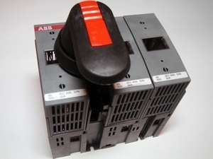  
	Поворотный выключатель нагрузки с плавкими предохранителями 3-фазный 32A, OS32D12, ABB, 1SCA022456R9710 
