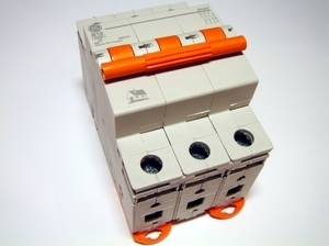  
	Модульный автоматический выключатель 3-фазный, B 10A, General Electric, DG63B10, 690741 

