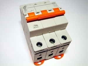  
	Модульный автоматический выключатель 3-фазный, B 6A, General Electric, DG63B06, 690740 
