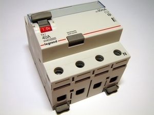  
	Aвтомат тока утечки 3-фазный 40 A, 30мA(0,03A), Legrand TX³, 411708 
