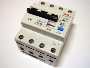  
	Aвтомат тока утечки с автоматическим выключателем 3-фазный C 20A, 30мA(0,03A), AEG, Elfa HD63N, 568198 
