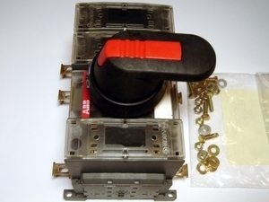  
	Поворотный выключатель нагрузки с плавкими предохранителями 3-фазный 160A, OS160D12, ABB, 1SCA022472R0030 
