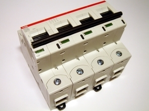  
	Модульный автоматический выключатель 4-полюсный, B 63A, ABB, S804S-UCB63, 2CCS864001R1635 
