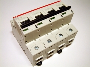  
	Модульный автоматический выключатель 4-полюсный, C 125A, ABB, S804N-C125, 2CCS894001R0844 
